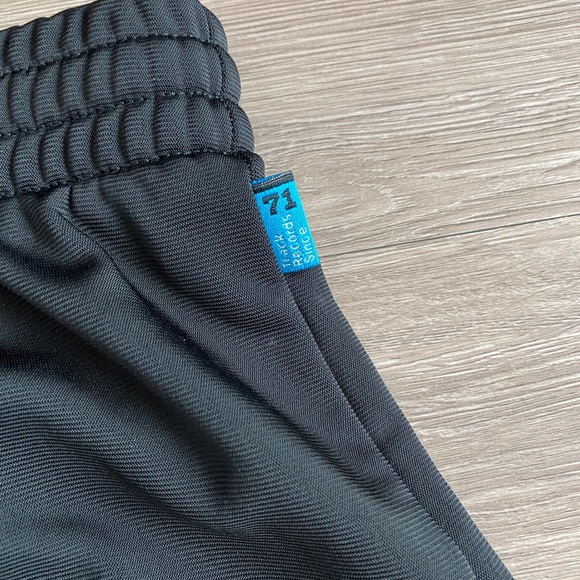 NIKE gently worn mini skirt - Picture 3 of 6